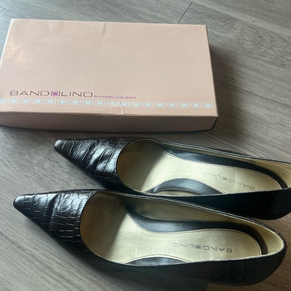 Bandolino Black Croc-Embossed Heels Timeless Elegance - Picture 1 of 4